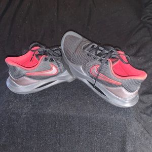 ❤️RED & BLACK NIKE SNEAKERS ❤️